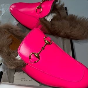 NIB Men’s GUCCI Princetown Mules Fur Lined Leather Slipper Fuchsia Pink Size 9